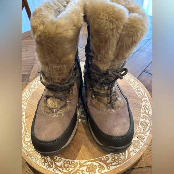 Hi-Tec Tan Fur-Lined Ladies Boots Sz 8 - Picture 1 of 3
